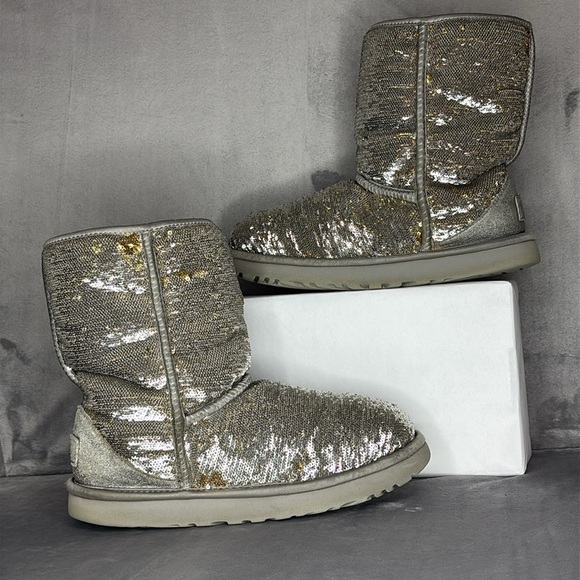 🔥🔥🔥UGG Sequins Sequin Embellishments Boots
Women's Size: 8🔥🔥🔥 - Picture 1 of 12